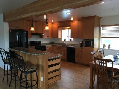 Balcony View is Family Friendly in Heart of Joseph