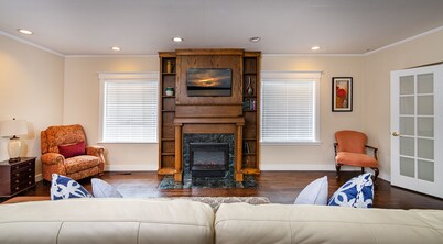 High-end Downtown Yakima Condo in Historic Building, Walk to Food and Drink 