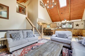 Smart TV, fireplace, DVD player, video library - “Mountain Escape-7BR, Game Room, Fire Pit Close to Skiing and Trails!” (Lake Harmony)