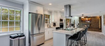 Superbe domaine 4BDR, peut accueillir jusqu'à 15 personnes sur 7 acres