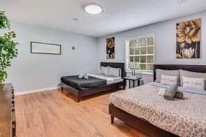 4 slaapkamers, een strijkplank/strijkijzer, wifi, beddengoed