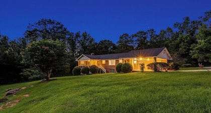 Impresionante 4BDR Estate, duerme hasta 15 en 7 acres