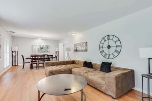 Fernseher, Kamin, Arbeitsbereiche