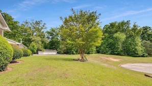 Unclassified image, 4 of 56, button - Secluded 7-acre estate, sleeps 16 (Conyers)