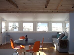 Dining - Water Front Summer Vacation Rental (Portsmouth)