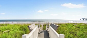 'SUNSWEPT' OCEANFRONT  PRIVATE POOL + BEACH WALK, SLEEPS 16, EXCEEDS EXPECTATION