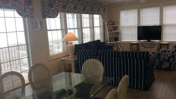 Flachbildfernseher, DVD-Player