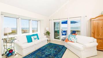 Smart-TV, Kamin, Tischtennisplatte