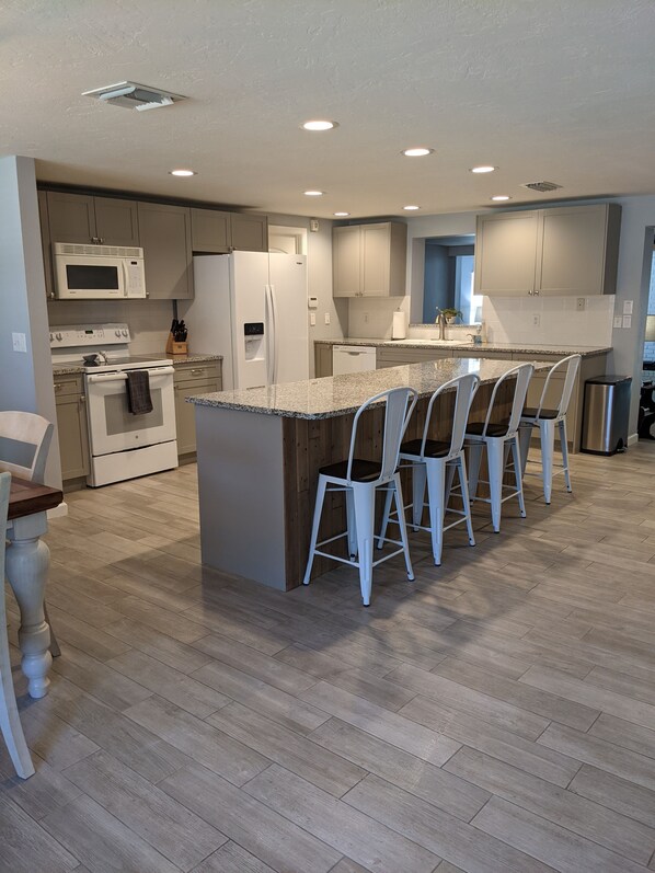 Microwave, oven, stovetop, dishwasher