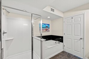 Combined shower/bathtub, towels - Beautiful Oceanfront Condo, Jacuzzi Tub, Lazy River | Crescent Shores - N 1804 (North Myrtle Beach)