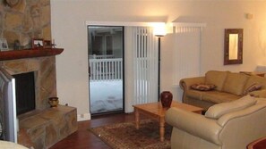 Smart-TV, Kamin, DVD-Player, Videothek