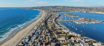 Charming Coastal Cottage with AC, Patio, Parking in Heart of Pacific Beach