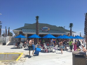 تناول الطعام بالخارج