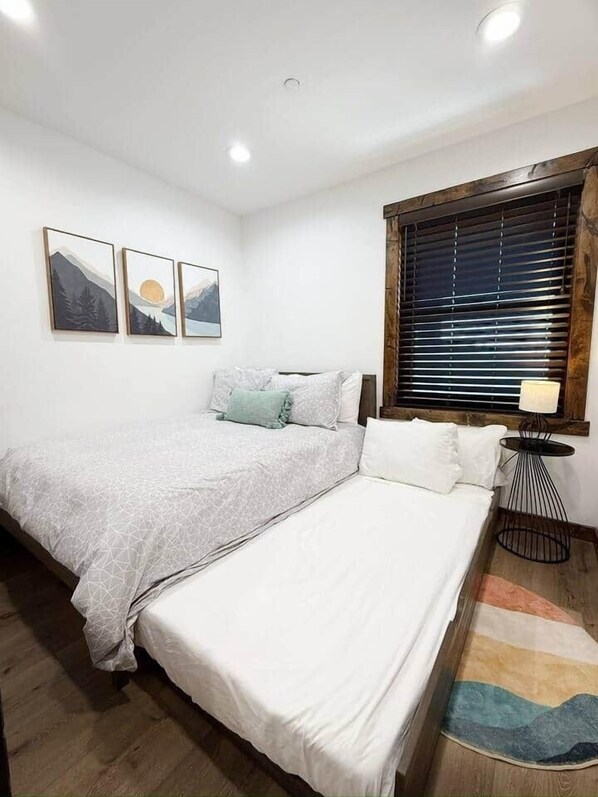 3 bedrooms, iron/ironing board, WiFi, bed sheets