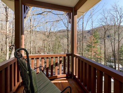 Tree Top Lodge Montreat - Architectural Retreat; Sleeps 18 with options up to 28