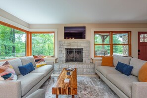 Smart TV, fireplace, video games, DVD player - Tree Top Lodge Montreat - Architectural Retreat; Sleeps 18 with options up to 28 (Montreat)