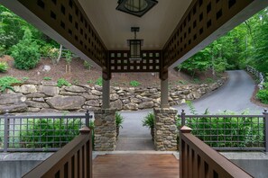 Property grounds - Tree Top Lodge Montreat - Architectural Retreat; Sleeps 18 with options up to 28 (Montreat)