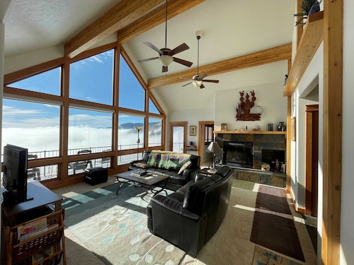 Spectacular views and rural life, yet close to Boise