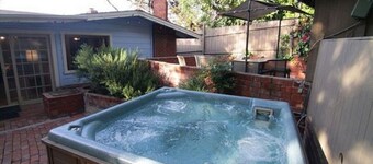 Large La Jolla 6+ Bedroom House Sleeps 16 to 18 Volleyball Crt 5 blocks to Beach