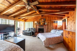 5 bedrooms, iron/ironing board, cots/infant beds, WiFi