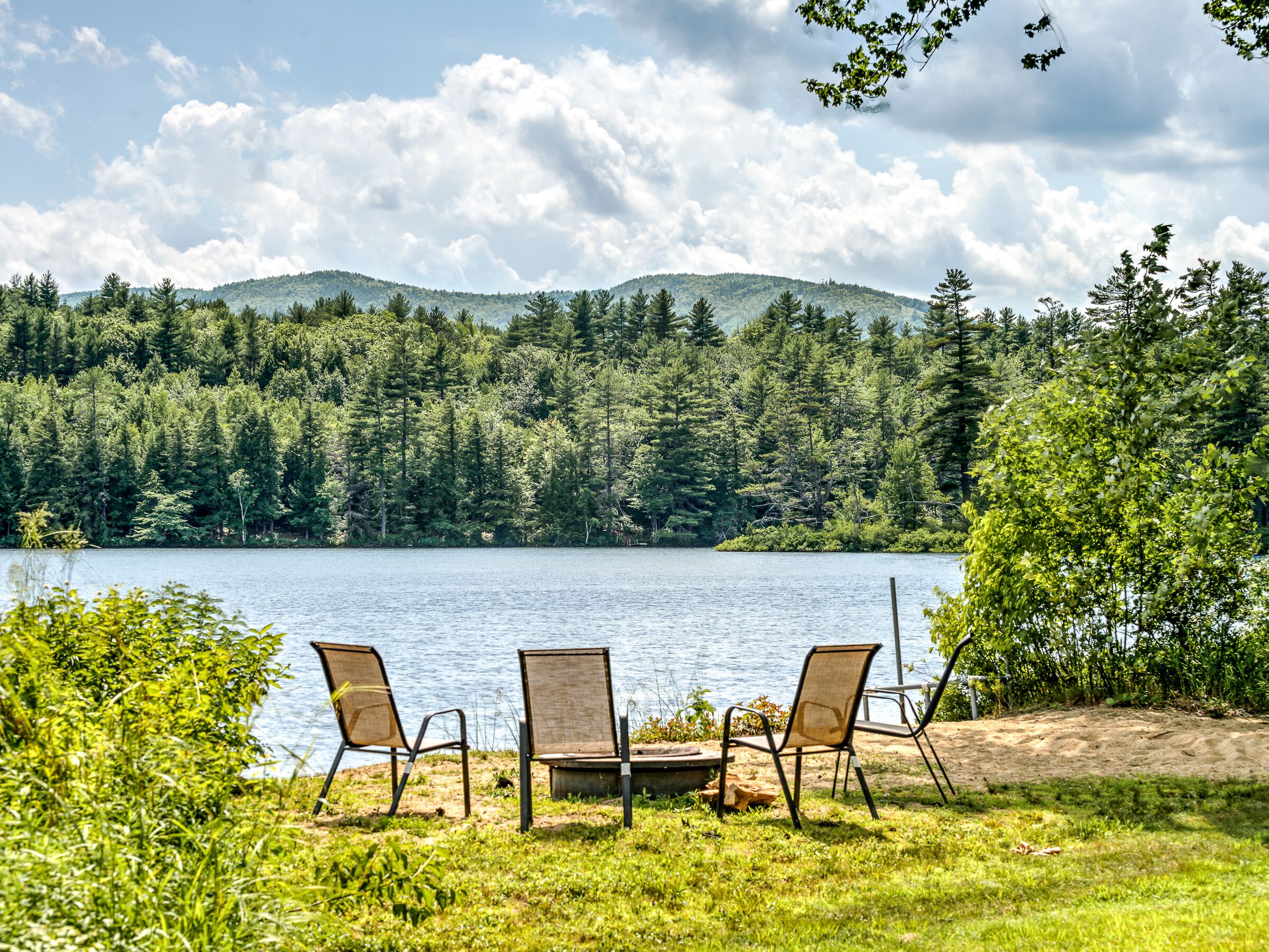 Beautiful, secluded house located on water overlooking ski mountain