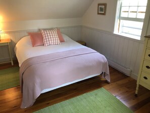 5 bedrooms, desk, iron/ironing board, free WiFi