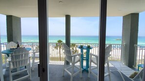 Outdoor dining - 3BR/3BA updated End Condo w/2 Balconies! Comp Beach Chairs/Umbrella Seasonal (Panama City Beach)