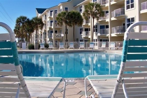 Maravilla' s Gulf Facing Pool
