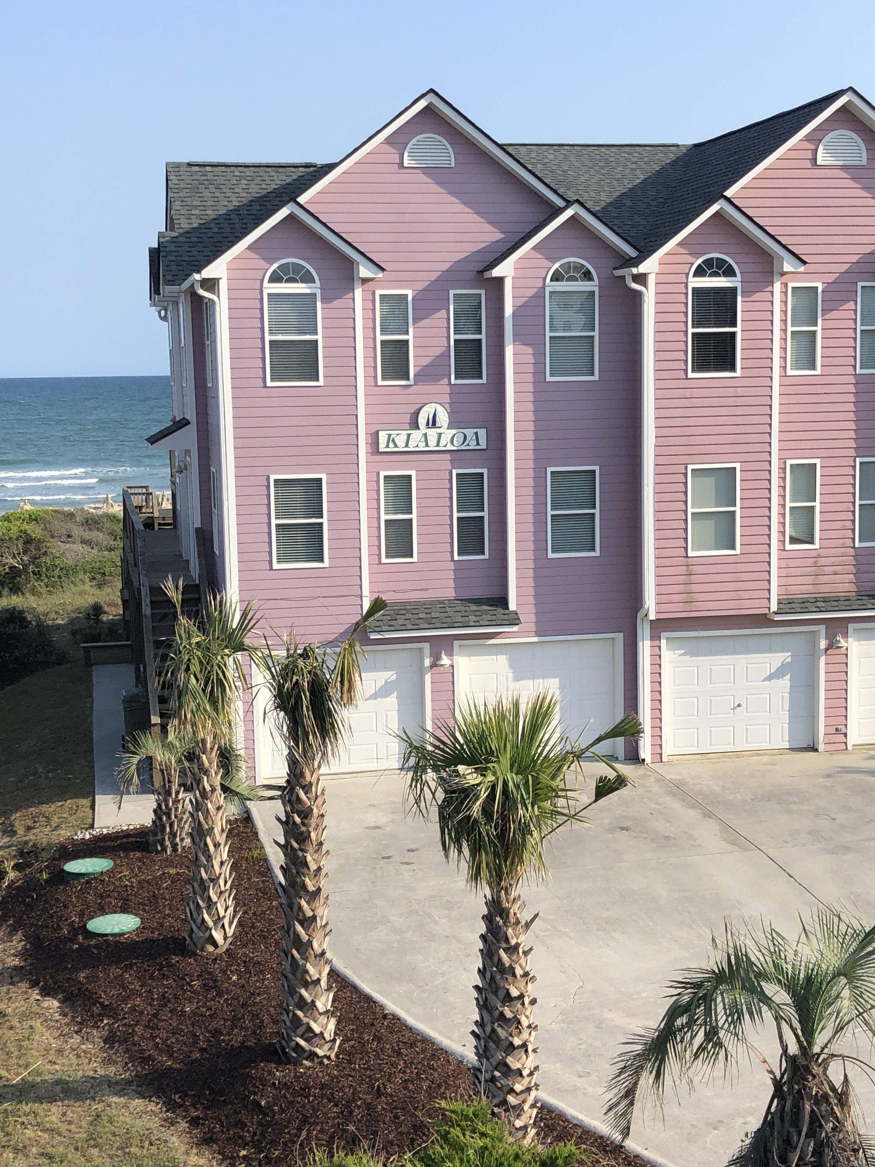 Oceanfront 6 Br, 4 Bath Townhome With Community Pool At End Of B Driveway