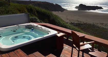 Oceanfront - Hot Tub - Nyrenoveret Cottage