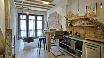 Fridge, microwave, dishwasher, coffee/tea maker