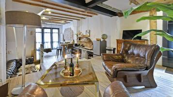 Smart TV, foosball, books, stereo