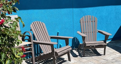 Nautical Smile - Newly Renovated Beach House One Short Block to Ocean!