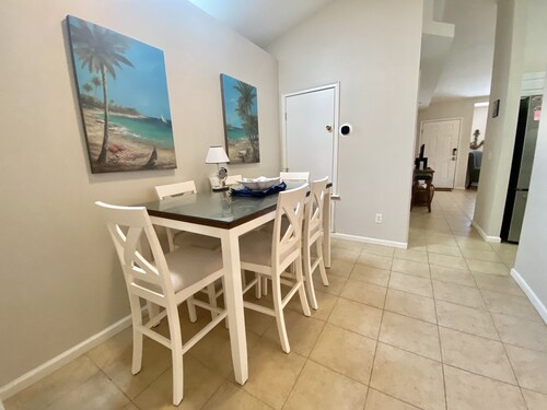 Nautical Smile - Newly Renovated Beach House One Short Block to Ocean!