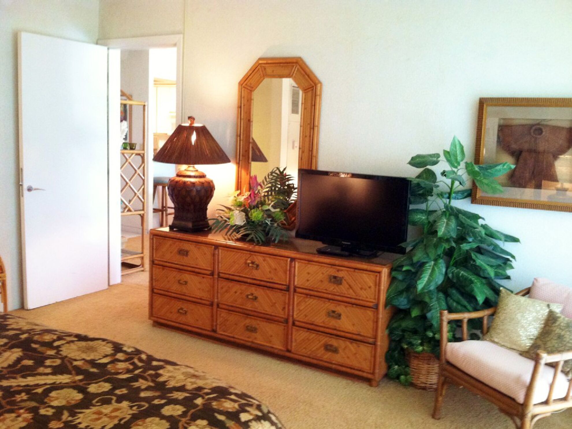 1 bedroom, desk, iron/ironing board, WiFi