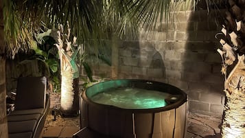 Bain à remous extérieur