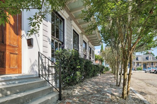 Upscale and Historic, 2 blocks to Streetcar, 4 to French Quarter, 6 to Frenchmen