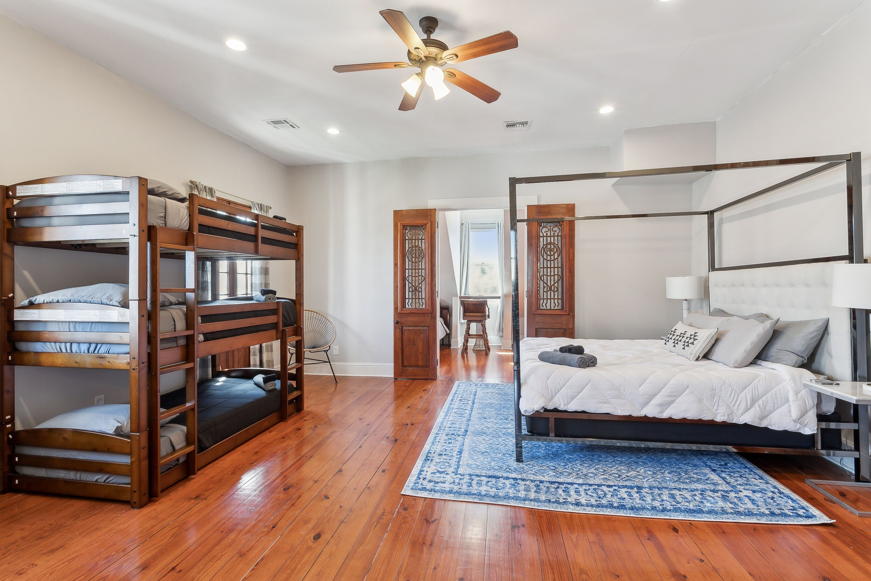 4 bedrooms, in-room safe, desk, iron/ironing board