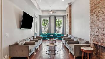 Smart TV, ping pong, video library, stereo