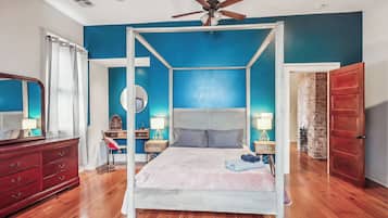 4 quartos, cofres nos quartos, escrivaninha