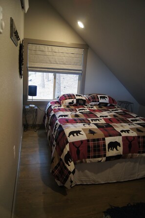 4 habitaciones, tabla de planchar con plancha, wifi y ropa de cama 