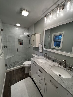 Combined shower/bathtub, hair dryer, towels, soap - Charming Beach Home Away from Home! Just a short walk to our neighborhood beach! (Hilton Head Island)