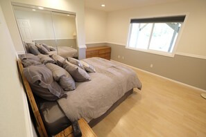 2 bedrooms, desk, iron/ironing board, travel cot