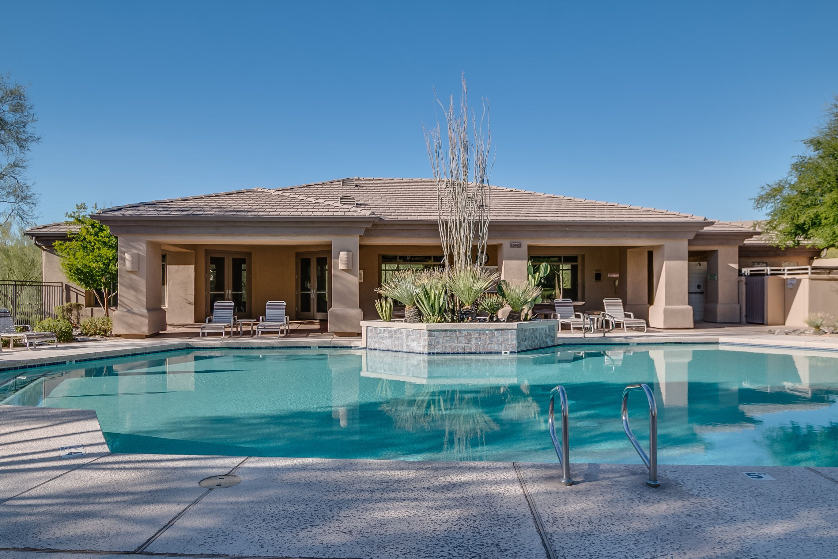 MOUNTAIN VIEWS FROM EVERY WINDOW, Luxury TOWN HOME IN NORTH SCOTTSDALE!