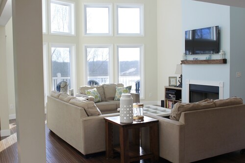 Rough River Lake House conveniently located by Axtel Marina and Nicks Boat Dock