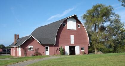 Servants' Cottage on 600 Acre Working Horse/Cattle Estate