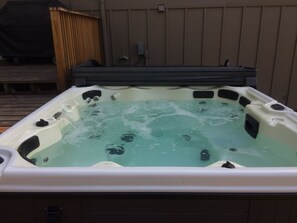 Outdoor spa tub - Quiet mountain homes for family gatherings  (Woodland Park)