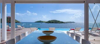 Sea front - Kayaks - Heated Pool - Full AC - Kids friendly- 14 guests