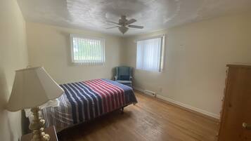 3 bedrooms, iron/ironing board, free WiFi, bed sheets