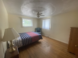 3 chambres, fer et planche à repasser, Wi-Fi gratuit, draps fournis